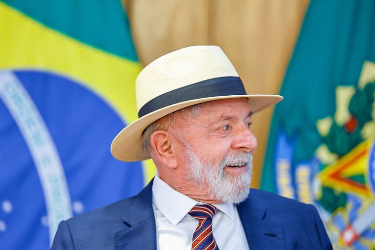 Lula reúne equipe econômica de ministros e secretários para fazer ajustes técnicos no projeto da Reforma Tributária