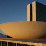 Câmara pauta projetos da bancada feminina e endurece penas para crimes contra agentes da Justiça