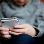 Ambiente digital mais seguro: projeto propõe regras para reforçar proteção de crianças e adolescentes na internet, ia