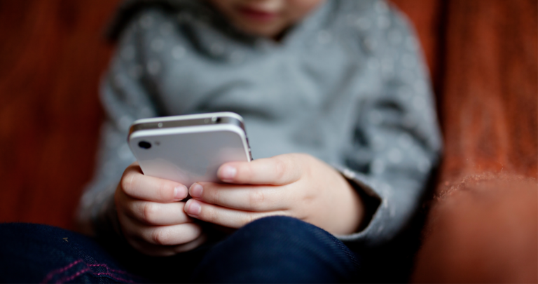 Ambiente digital mais seguro: projeto propõe regras para reforçar proteção de crianças e adolescentes na internet, ia
