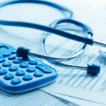 Comissão aprova projeto que obriga planos de saúde a fornecer carteiras físicas para usuários