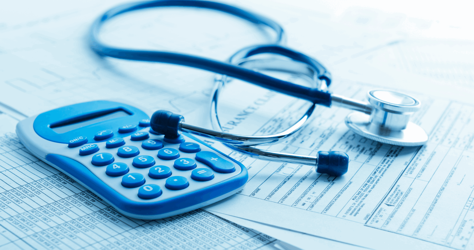 Comissão aprova projeto que obriga planos de saúde a fornecer carteiras físicas para usuários