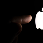 Autores processam Apple por uso de livros em treinamento de IA