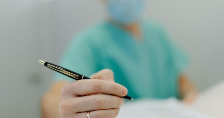 Planos de saúde poderão ser obrigados a notificar consumidores sobre descredenciamento de hospitais e médicos