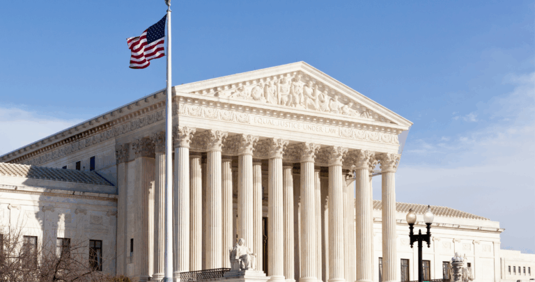 Suprema Corte dos EUA marca audiência sobre demissão de comissária da FTC por Trump