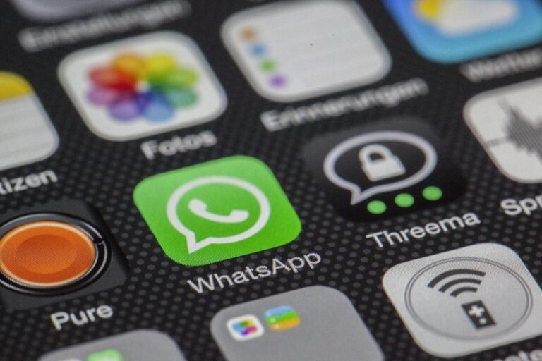 Comissão inicia investigação antitruste sobre a nova política da Meta em relação ao acesso dos provedores de IA ao WhatsApp