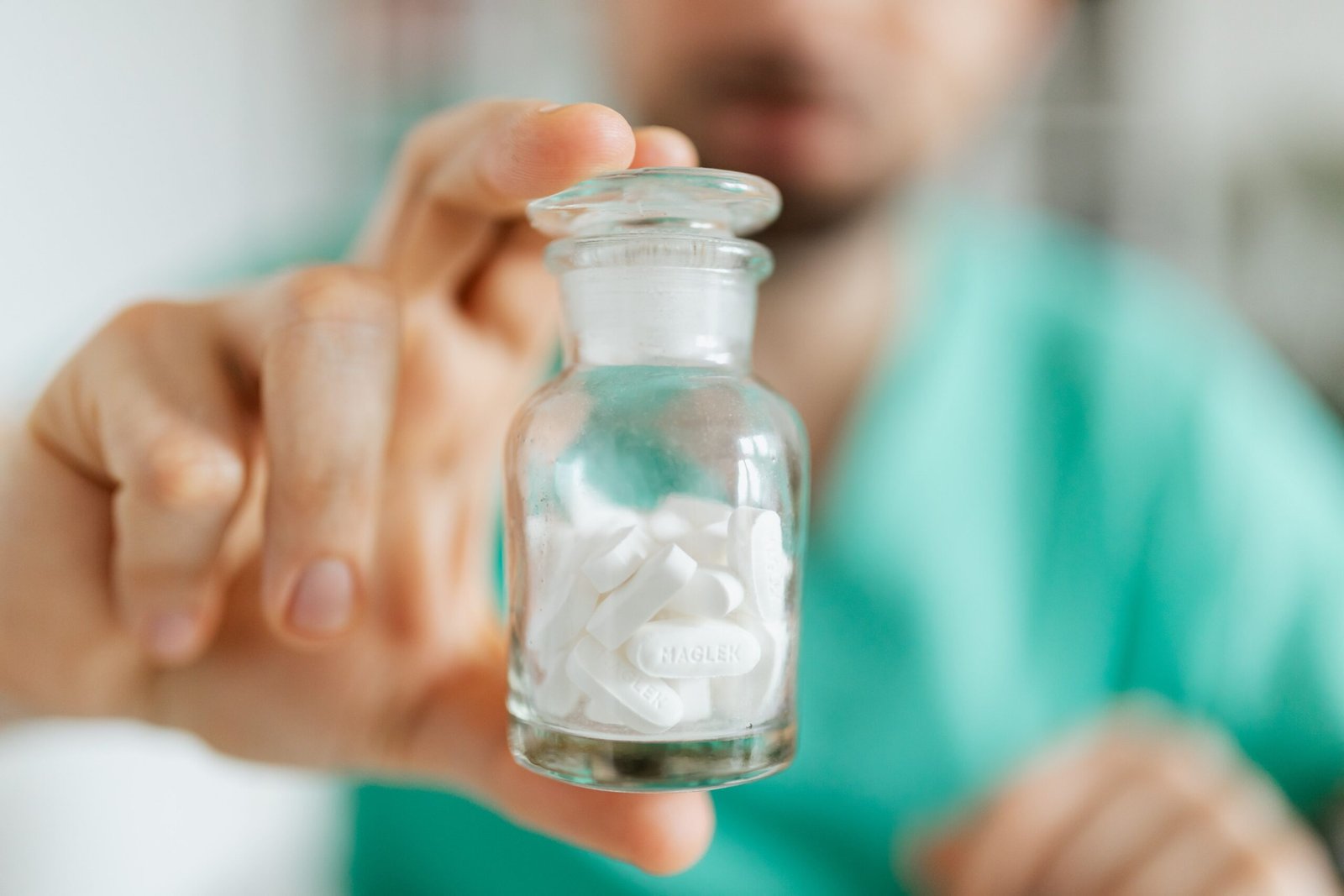 Mercado farmacêutico fatura R$ 182 bilhões em 2025