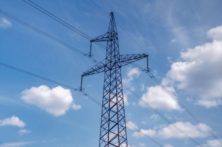 ANEEL aprova mudança no comando de 26 empresas de transmissão de energia